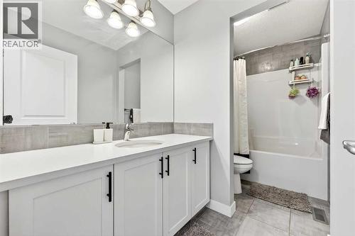 37 Evansfield Manor Nw, Calgary, AB - Indoor Photo Showing Bathroom