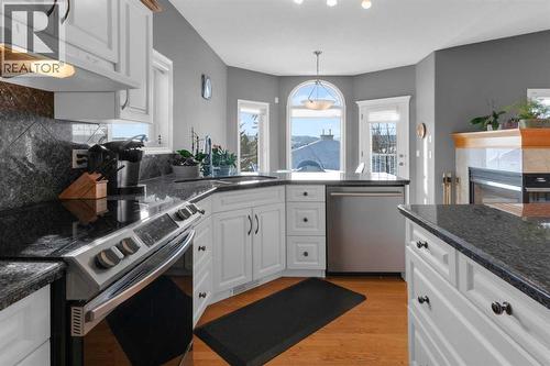 53 Scimitar Heath Nw, Calgary, AB - Indoor Photo Showing Kitchen