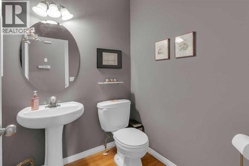 53 Scimitar Heath Nw, Calgary, AB - Indoor Photo Showing Bathroom
