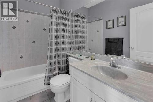 53 Scimitar Heath Nw, Calgary, AB - Indoor Photo Showing Bathroom