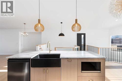 Kitchen - 58 Edgevalley Close Nw, Calgary, AB - Indoor Photo Showing Kitchen