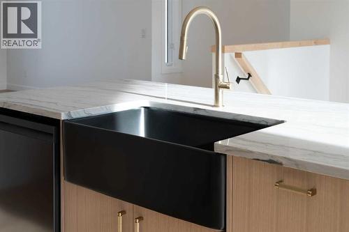 Kitchen - 58 Edgevalley Close Nw, Calgary, AB - Indoor Photo Showing Kitchen