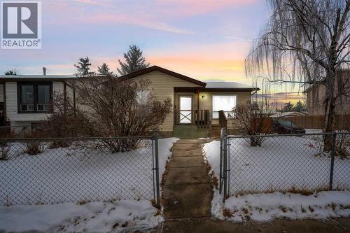 120 Castlebrook Rise NE  Calgary, AB T3J 1P1