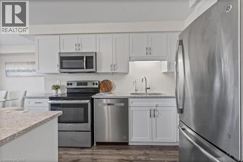 1989 Ottawa Street S Unit# 21D, Kitchener, ON - Indoor Photo Showing Kitchen With Upgraded Kitchen