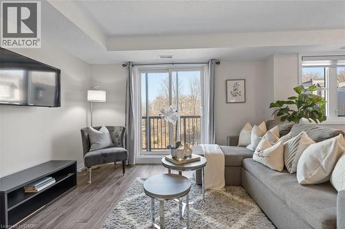 1989 Ottawa Street S Unit# 21D, Kitchener, ON - Indoor Photo Showing Living Room