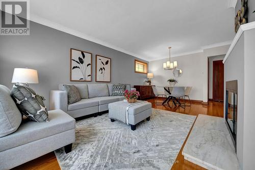 607 Newman Crescent, Whitby (Downtown Whitby), ON - Indoor Photo Showing Living Room