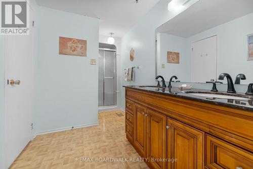 double sink vanity - 402 Sandhamn Private, Ottawa, ON - Indoor