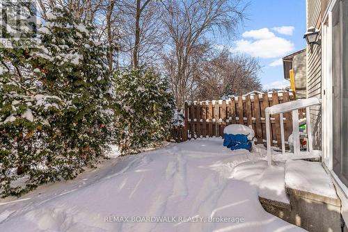 No rear neighbours - 402 Sandhamn Private, Ottawa, ON - Outdoor