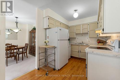 Eat in Kitchen - 402 Sandhamn Private, Ottawa, ON - Indoor Photo Showing Kitchen With Double Sink