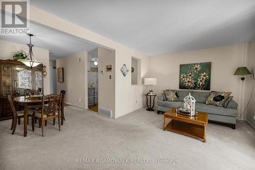 Loads of space for entertaining - 402 Sandhamn Private, Ottawa, ON - Indoor