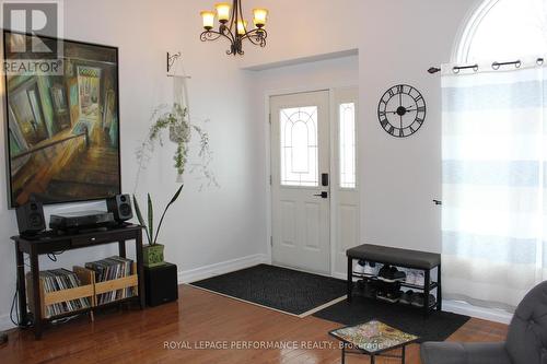 Front entrance to home - 1791 Cumberland Street, Cornwall, ON - Indoor