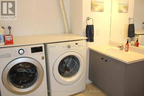 3Pcs Bathroom/Laundry - 1791 Cumberland Street, Cornwall, ON - Indoor Photo Showing Laundry Room
