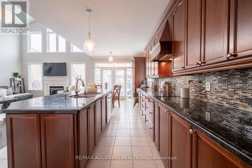 134 Stephensbrook Circle, Whitchurch-Stouffville, ON - Indoor Photo Showing Kitchen With Double Sink