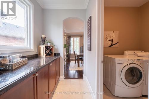 134 Stephensbrook Circle, Whitchurch-Stouffville, ON - Indoor Photo Showing Laundry Room