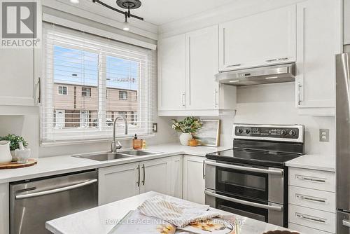 61 - 2003 Falkirk Crescent, Ottawa, ON - Indoor Photo Showing Kitchen With Double Sink With Upgraded Kitchen