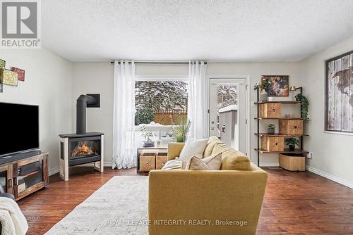 61 - 2003 Falkirk Crescent, Ottawa, ON - Indoor Photo Showing Living Room