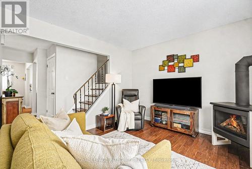 61 - 2003 Falkirk Crescent, Ottawa, ON - Indoor Photo Showing Living Room