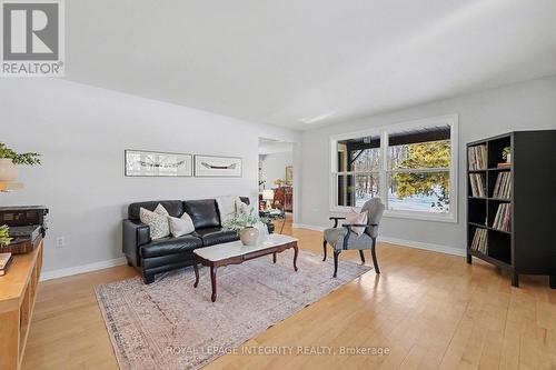 1231 Clothier Court, Ottawa, ON - Indoor Photo Showing Living Room