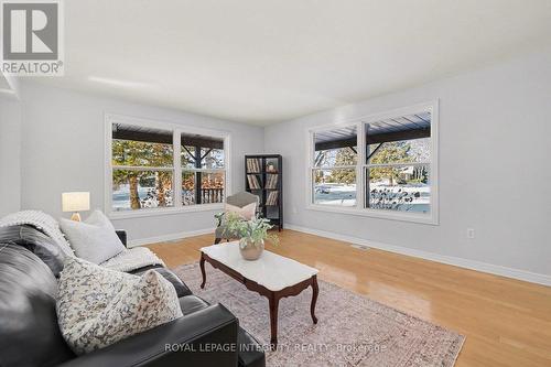 1231 Clothier Court, Ottawa, ON - Indoor Photo Showing Living Room