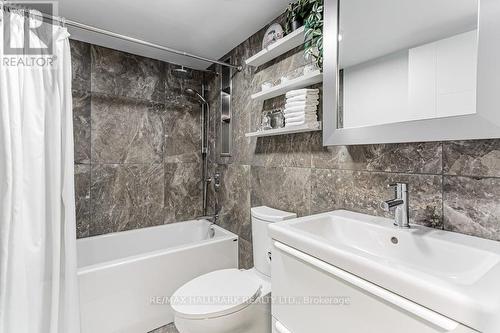 1810 - 381 Front Street W, Toronto, ON - Indoor Photo Showing Bathroom