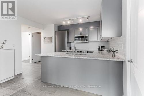 1810 - 381 Front Street W, Toronto, ON - Indoor Photo Showing Kitchen
