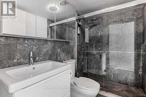 1810 - 381 Front Street W, Toronto, ON - Indoor Photo Showing Bathroom