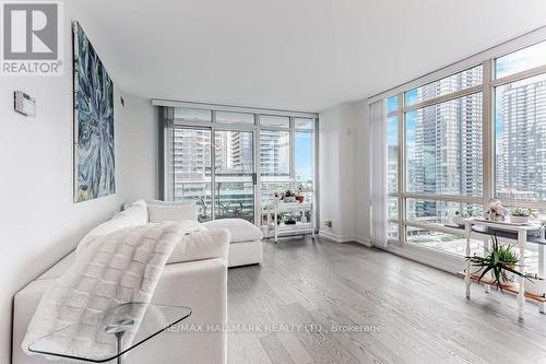 1810 - 381 Front Street W, Toronto, ON - Indoor Photo Showing Living Room