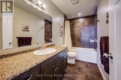 1444 Dunkirk Avenue, Woodstock (Woodstock - North), ON - Indoor Photo Showing Bathroom
