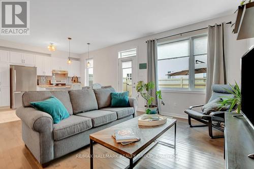 14 Darvoy Mews, Ottawa, ON - Indoor Photo Showing Living Room