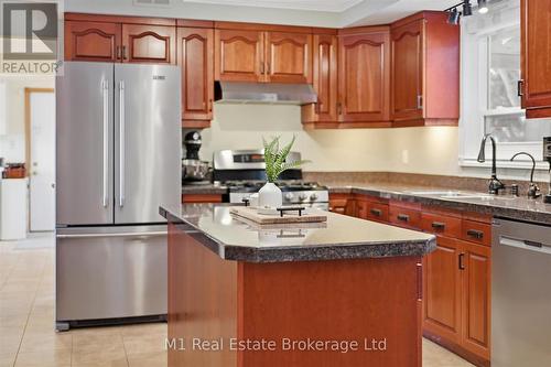 28 Weneil Drive, Hamilton (Freelton), ON - Indoor Photo Showing Kitchen