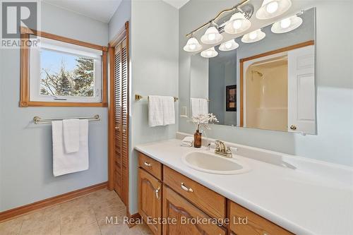 28 Weneil Drive, Hamilton (Freelton), ON - Indoor Photo Showing Bathroom