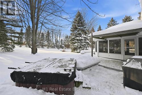 28 Weneil Drive, Hamilton (Freelton), ON - Outdoor