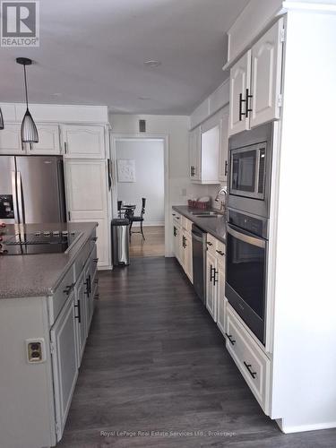 184 Dundas Street E, Hamilton (Waterdown), ON - Indoor Photo Showing Kitchen