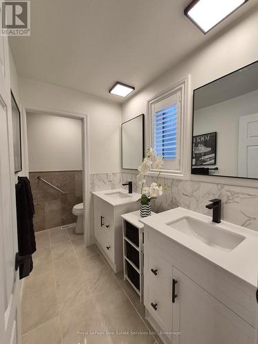 184 Dundas Street E, Hamilton (Waterdown), ON - Indoor Photo Showing Bathroom