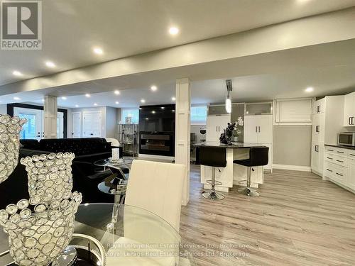 184 Dundas Street E, Hamilton (Waterdown), ON - Indoor