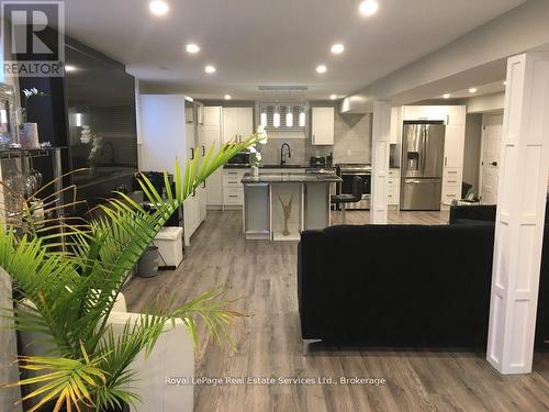 184 Dundas Street E, Hamilton (Waterdown), ON - Indoor