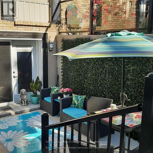 184 Dundas Street E, Hamilton (Waterdown), ON - Outdoor