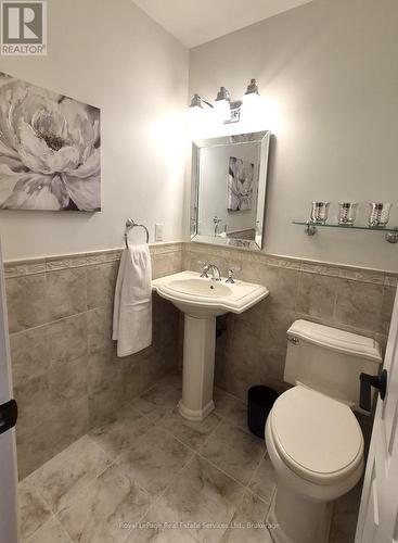 184 Dundas Street E, Hamilton (Waterdown), ON - Indoor Photo Showing Bathroom