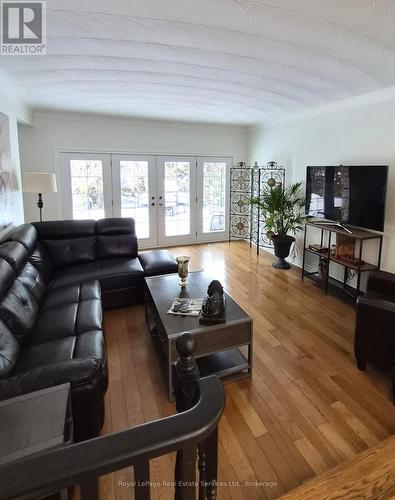184 Dundas Street E, Hamilton (Waterdown), ON - Indoor Photo Showing Living Room