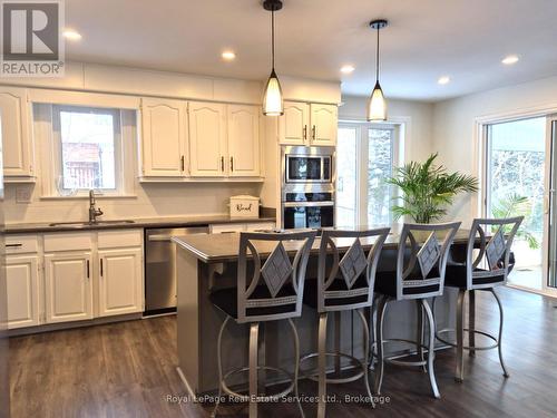 184 Dundas Street E, Hamilton (Waterdown), ON - Indoor Photo Showing Kitchen