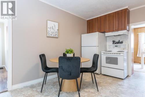9 Caroline Street E, Huntsville (Chaffey), ON - Indoor Photo Showing Kitchen