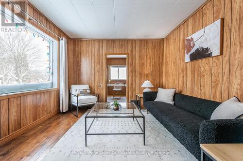 9 Caroline Street E, Huntsville (Chaffey), ON - Indoor Photo Showing Living Room