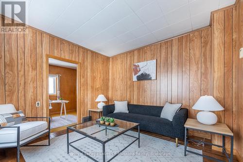 9 Caroline Street E, Huntsville (Chaffey), ON - Indoor Photo Showing Living Room