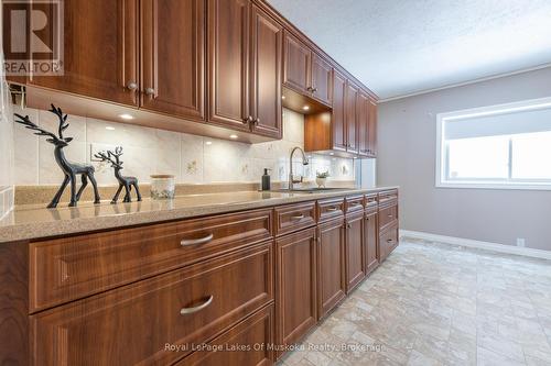 9 Caroline Street E, Huntsville (Chaffey), ON - Indoor Photo Showing Kitchen