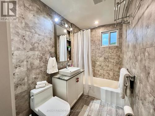 178 Burnham Street, Belleville (Belleville Ward), ON - Indoor Photo Showing Bathroom