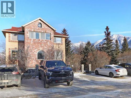 910 8Th Street, Canmore, AB - Outdoor