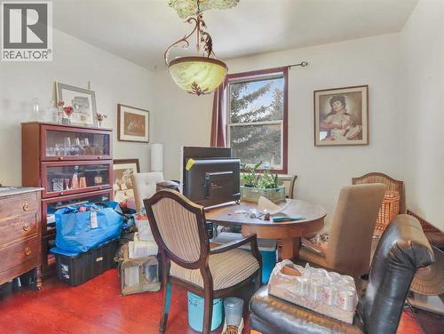910 Main Street, Canmore, AB - Indoor Photo Showing Dining Room