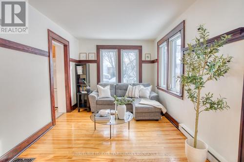 64 Fulton Avenue, Ottawa, ON - Indoor Photo Showing Living Room