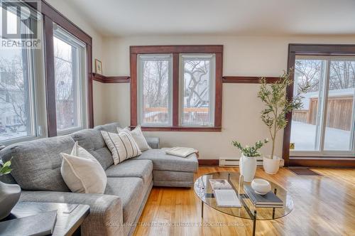 64 Fulton Avenue, Ottawa, ON - Indoor Photo Showing Living Room