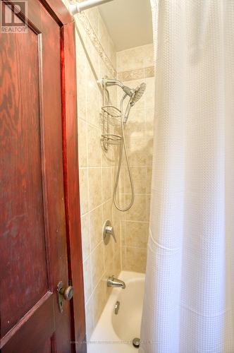 64 Fulton Avenue, Ottawa, ON - Indoor Photo Showing Bathroom